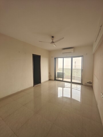 Room in 5 BHK Apartment at Palm Paradise, Sanpada – for Rent