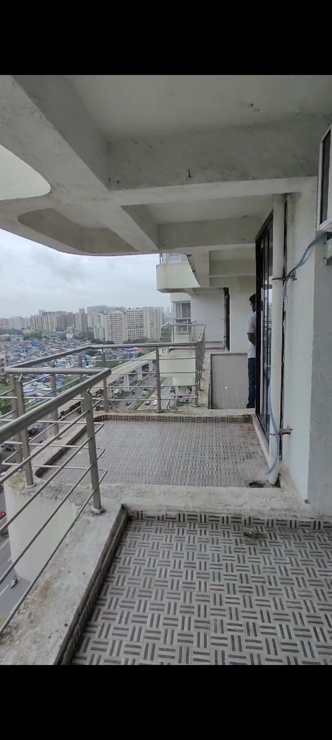 2.5 BHK + Study Room 1200 Sq.Ft. Apartment in MM Spectra