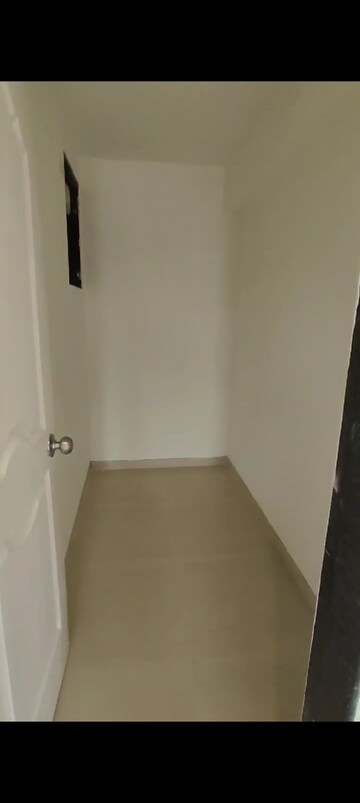 Room in 2.5 BHK Apartment at MM Spectra, Chembur – for Rent
