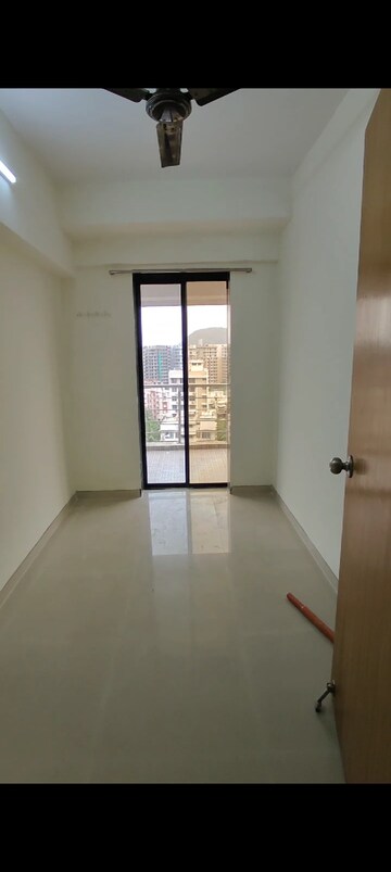 Room in 2.5 BHK Apartment at MM Spectra, Chembur – for Rent