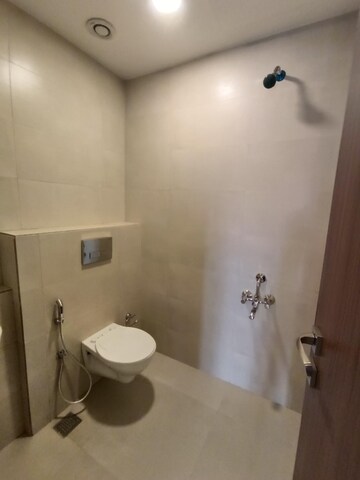 Bathroom in 4 BHK Apartment at Piramal Mahalaxmi North Tower, Mahalaxmi – for Sale