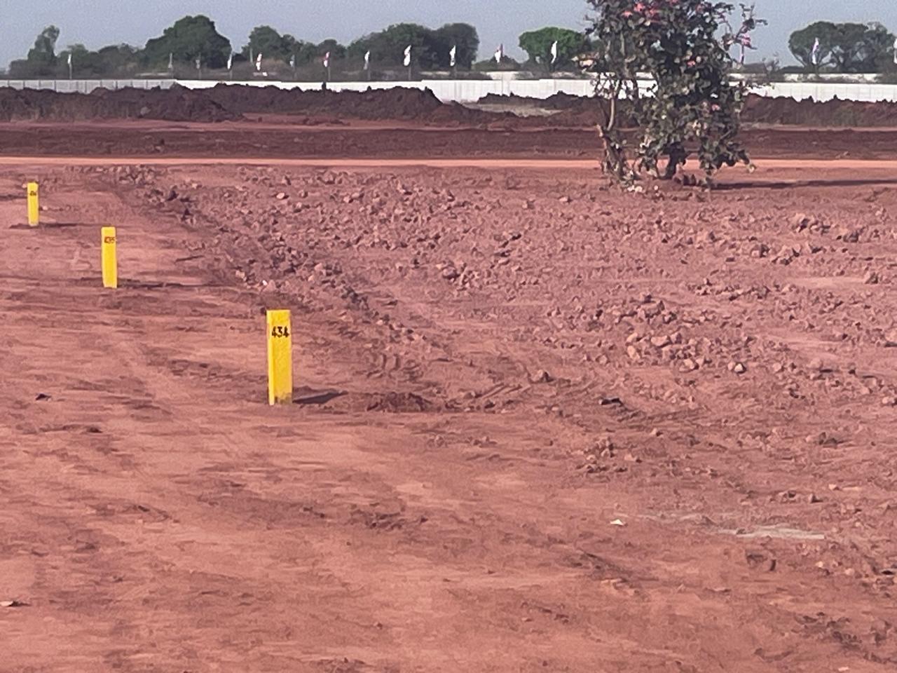 Plot For Sale in Manneguda