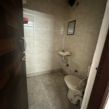 Bathroom in 1 BHK Builder Floor at Patel Nagar – for Rent