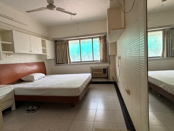 Bedroom in 2 BHK Apartment at Sholay CHS, Andheri West – for Rent