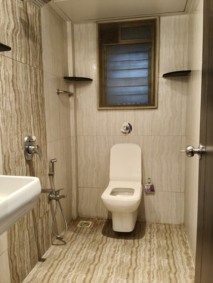 Bathroom, neelshanti-niketan 2 Bedroom 1000 Sq.Ft. Apartment In Santacruz East Mumbai 8753493