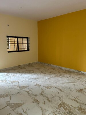 Room in 4 BHK Independent House at Kolar Road – for Sale