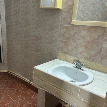 Bathroom in 3 BHK Apartment at Unitech Palms, South City 1 – for Rent
