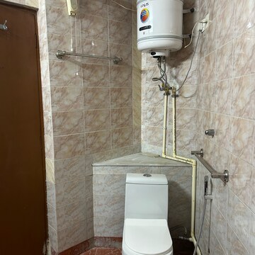 Bathroom in 3 BHK Apartment at Unitech Palms, South City 1 – for Rent
