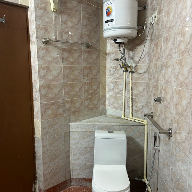 Bathroom, unitech-palms 3 Bedroom 2099 Sq.Ft. Apartment In South City 1 Gurgaon 8753520