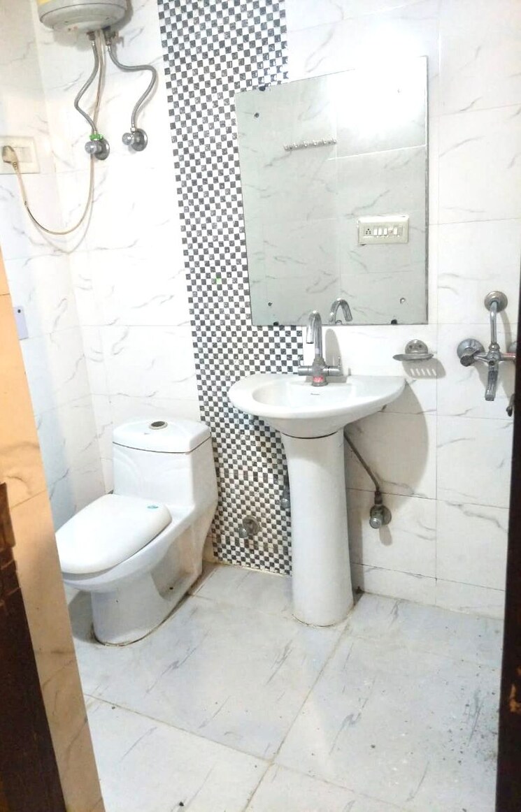 Bathroom, saket 3 Bedroom 2250 Sq.Ft. Builder Floor In Saket Delhi 8753572