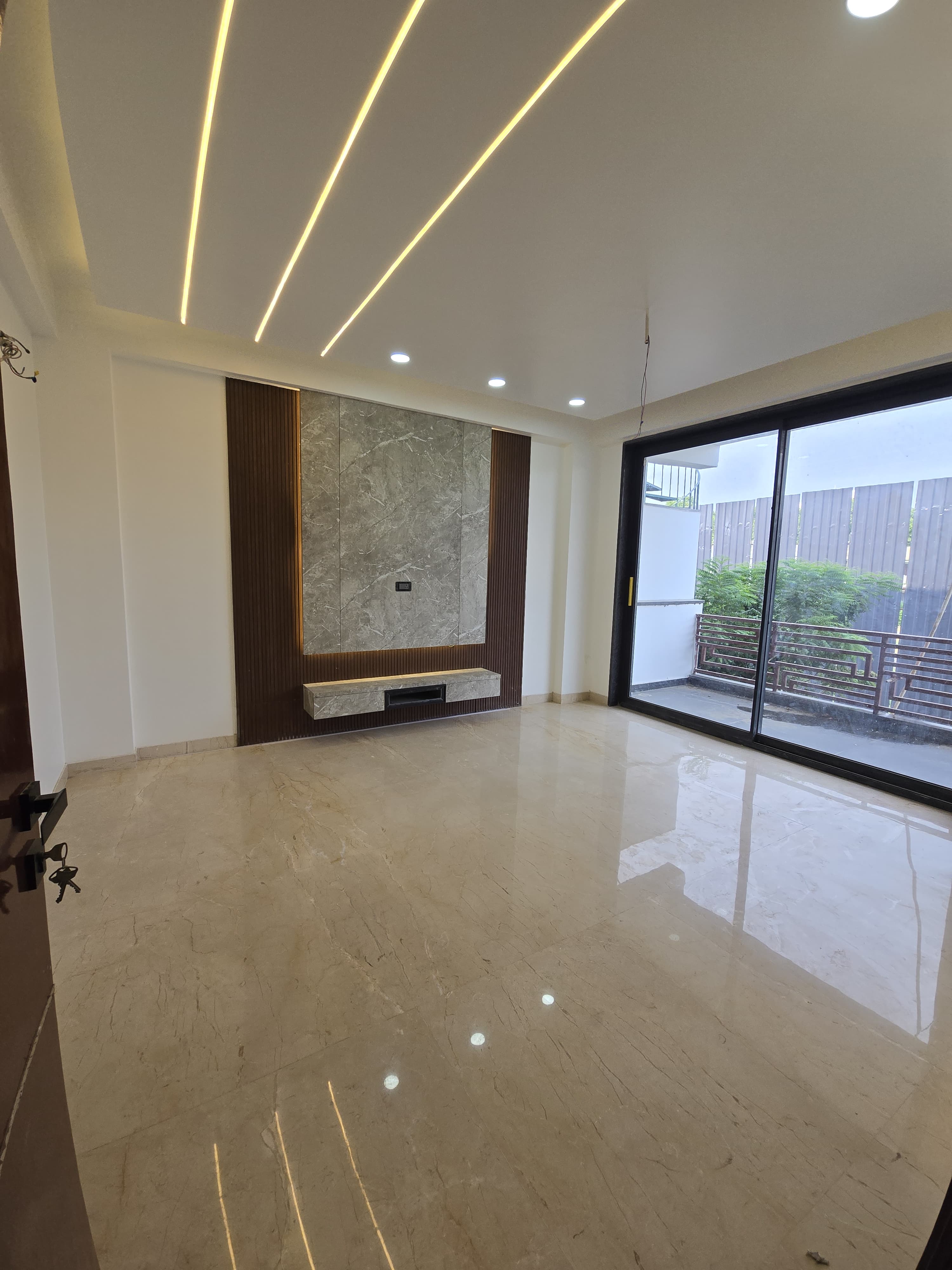 4 BHK + Pooja Room,Servant Room,Study Room Builder Floor For Sale in Emaar Emerald Nuevo
