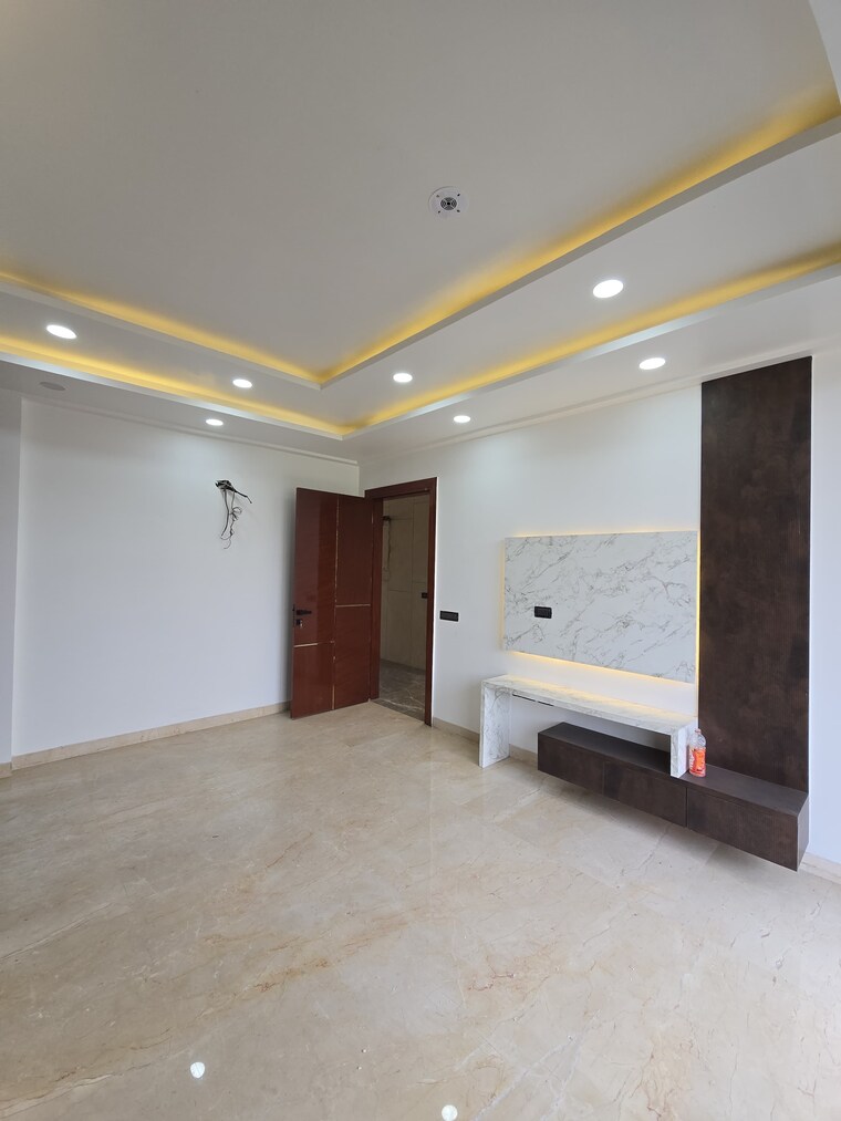 Room, emaar-emerald-nuevo 4 Bedroom 500 Sq.Yd. Builder Floor In Sector 65 Gurgaon 8753718