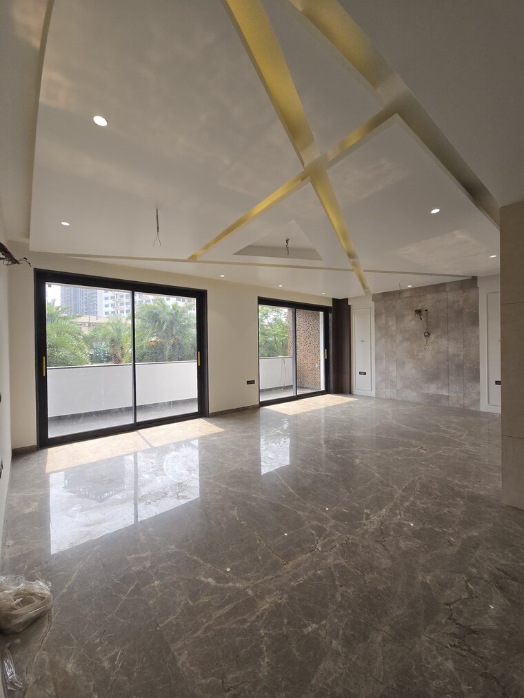  Parking, emaar-emerald-nuevo 4 Bedroom 500 Sq.Yd. Builder Floor In Sector 65 Gurgaon 8753718