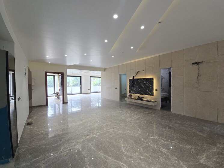  Parking, emaar-emerald-nuevo 4 Bedroom 500 Sq.Yd. Builder Floor In Sector 65 Gurgaon 8753718