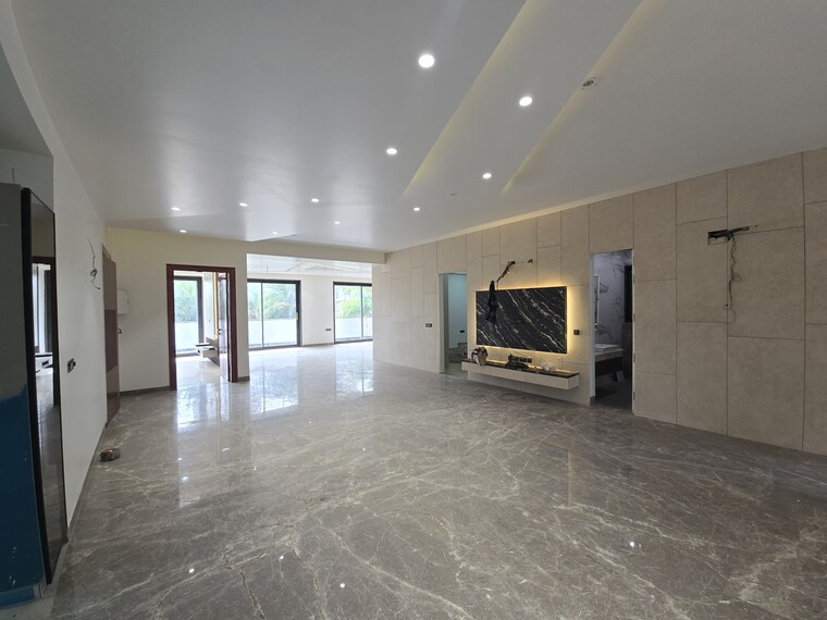  Parking, emaar-emerald-nuevo 4 Bedroom 500 Sq.Yd. Builder Floor In Sector 65 Gurgaon 8753718