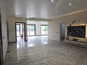 Room in 4 BHK Builder Floor at Emaar Emerald Nuevo, Sector 65 – for Sale