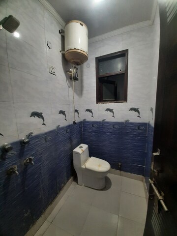 Bathroom in 1 BHK Builder Floor at Maidan Garhi – for Rent