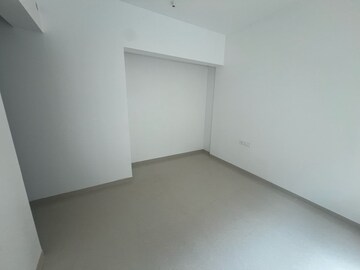 Room in 2 BHK Apartment at Kalpataru Immensa, Kolshet Road – for Sale