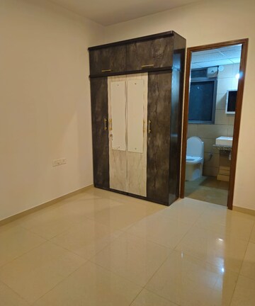 Room in 1 BHK Apartment at Kalpataru Immensa, Kolshet Road – for Rent