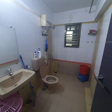 Team Area in 2 BHK Apartment at Kukreja Complex, Usha Nagar – for Rent