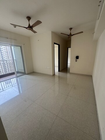 Room in 2 BHK Apartment at Lodha Amara Tower 6 and 22, Kolshet Road – for Sale