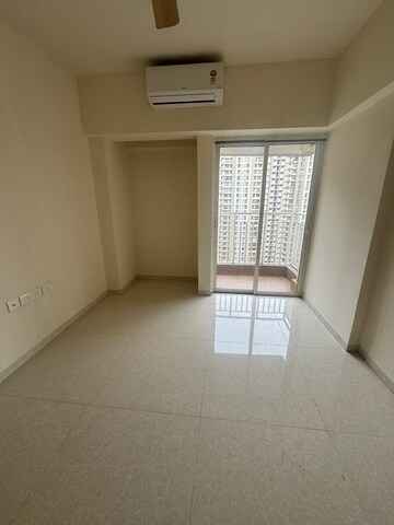 Room in 2 BHK Apartment at Lodha Amara Tower 6 and 22, Kolshet Road – for Sale