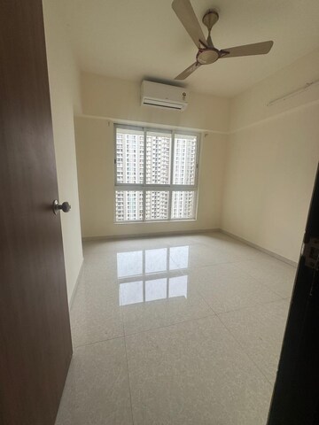 Room in 2 BHK Apartment at Lodha Amara Tower 6 and 22, Kolshet Road – for Sale