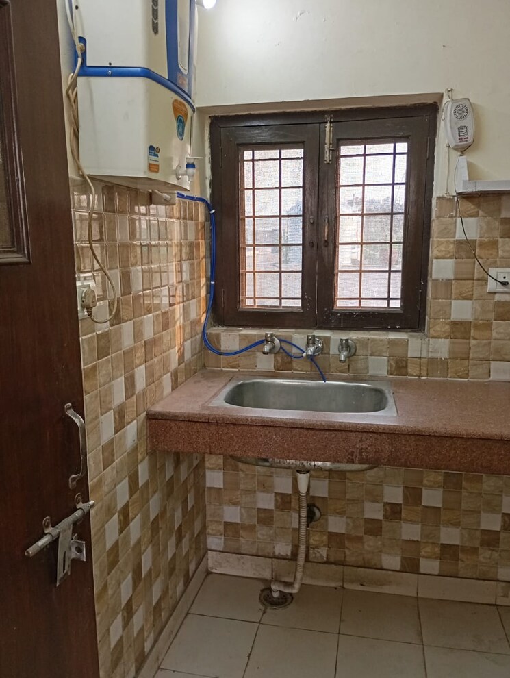 Kitchen, sarita-vihar-pocket-c-rwa 1 RK 400 Sq.Ft. Apartment In Sarita Vihar Delhi 8753764