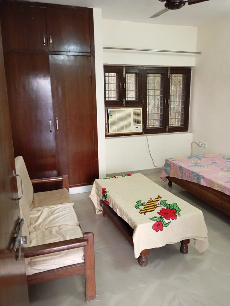 Bedroom, sarita-vihar-pocket-c-rwa 1 RK 400 Sq.Ft. Apartment In Sarita Vihar Delhi 8753764