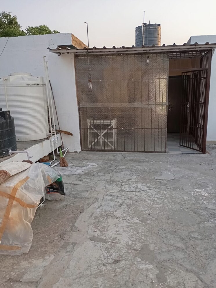 Exterior View, sarita-vihar-pocket-c-rwa 1 RK 400 Sq.Ft. Apartment In Sarita Vihar Delhi 8753764