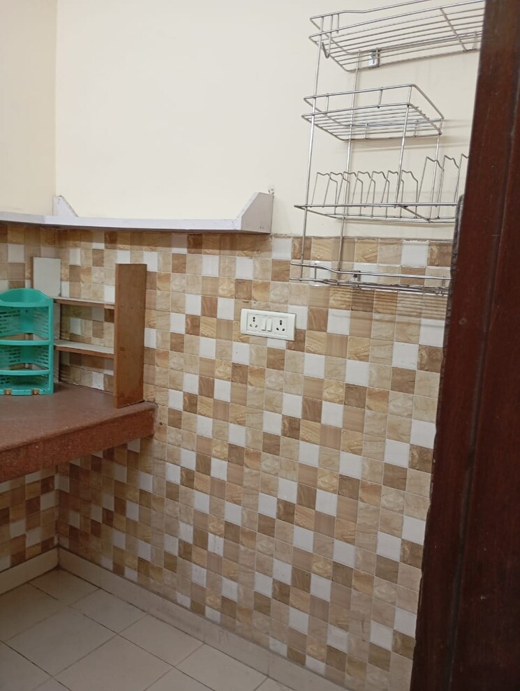 Bathroom, sarita-vihar-pocket-c-rwa 1 RK 400 Sq.Ft. Apartment In Sarita Vihar Delhi 8753764