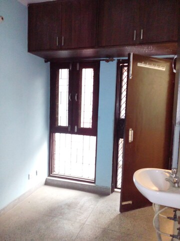Furnished Amenities in 1 BHK Apartment at Molarband – for Rent