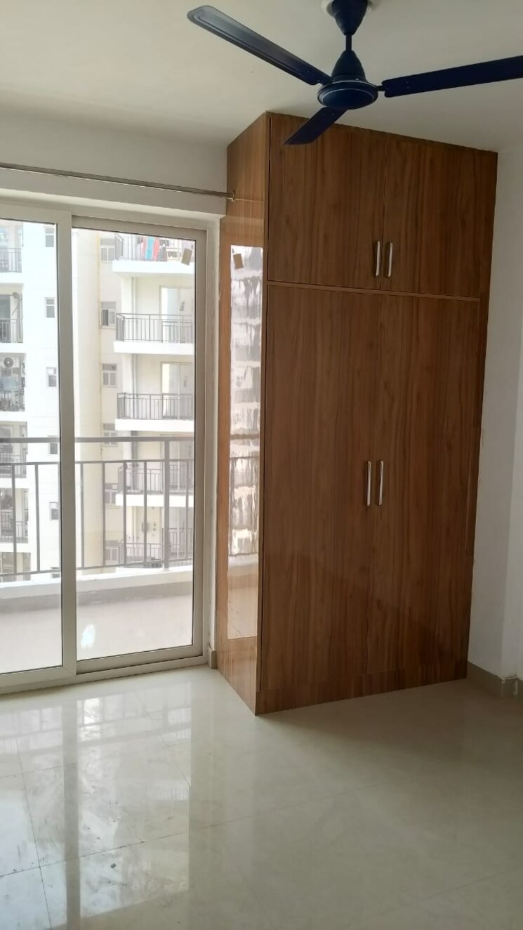 Room, sector 95 3 Bedroom 1750 Sq.Ft. Apartment In Sector 95 Gurgaon 8753767