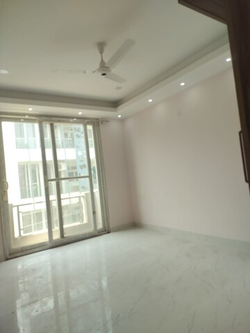 Room in 3 BHK Builder Floor at Sector 30 – for Rent