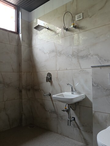 Bathroom in 2 BHK Builder Floor at Sector 30 – for Rent