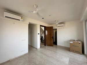 Room in 4 BHK Builder Floor at Unitech Woodstock Floors, Sector 50 – for Sale
