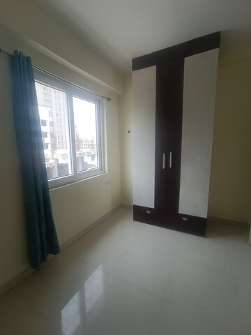 Room in 3 BHK Apartment at Gandhi Maidan – for Rent