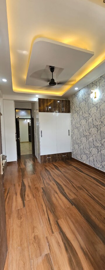 Room in 3 BHK Builder Floor at Shakti Khand Iii – for Rent