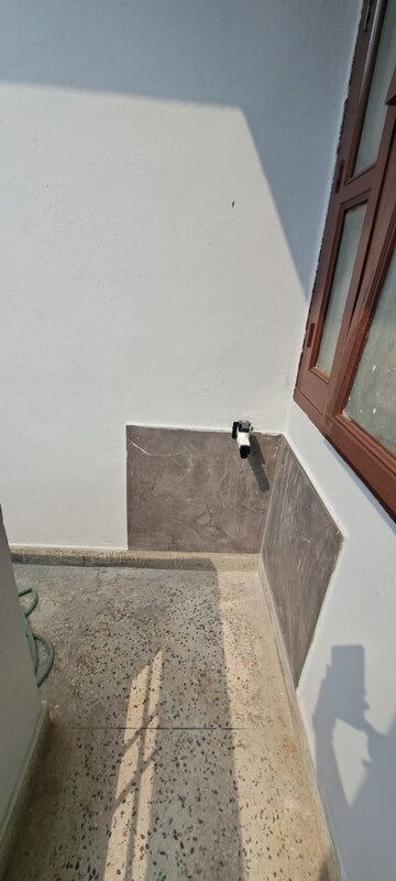 Furnished Amenities in 2 BHK Villa at Sector 55 – for Rent