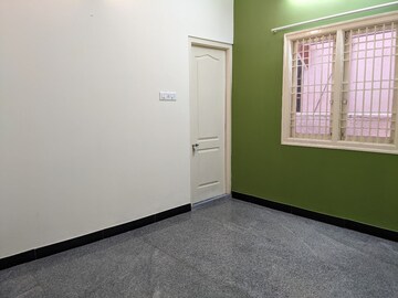 Room in 2 BHK Apartment at Jalahalli Cross – for Rent