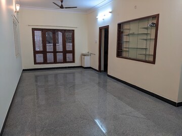 Room in 2 BHK Apartment at Jalahalli Cross – for Rent