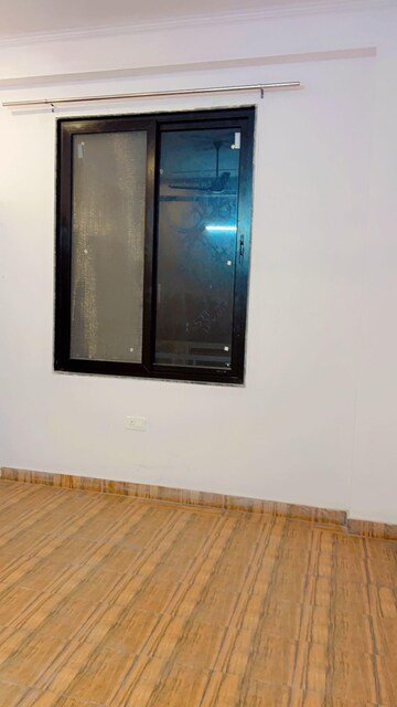 Room in 4 BHK Apartment at Tilak Nagar – for Sale