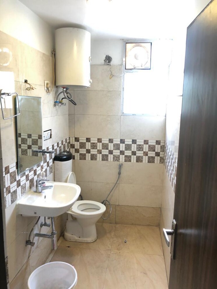 Bathroom, rishabh-platinum 4 Bedroom 3250 Sq.Ft. Penthouse In Indrapuram Ghaziabad 8753934