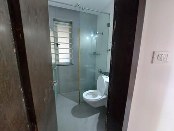 Bathroom in 2 BHK Apartment at Sheth Vasant Lawns, Laxmi Nagar – for Rent