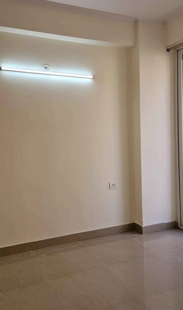 Room in 3 BHK Apartment at Amrapali Golf Homes, Sector 4 Greater Noida – for Sale