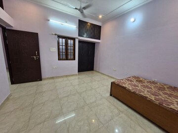 Room in 2 BHK Independent House at Gomti Nagar – for Rent