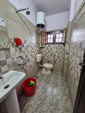 Bathroom in 2 BHK Independent House at Gomti Nagar – for Rent