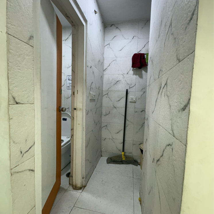Bathroom, netaji subhash place Commercial Office Space 900 Sq.Ft. In Netaji Subhash Place Delhi 8754100