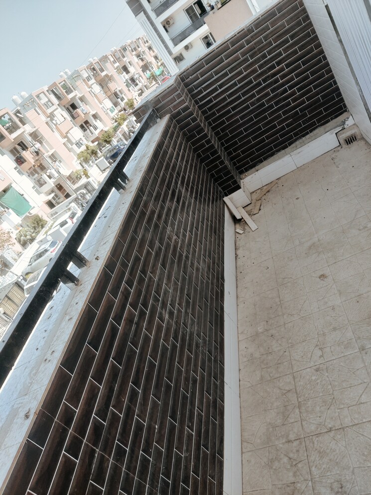 Balcony, bptp-park-elite-floor-ii 4 Bedroom 300 Sq.Yd. Apartment In Sector 75 Faridabad 8754152