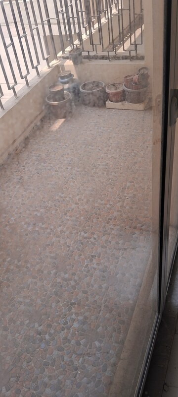 Room in 2 BHK Apartment at Signature Global Proxima, Sector 89 – for Rent